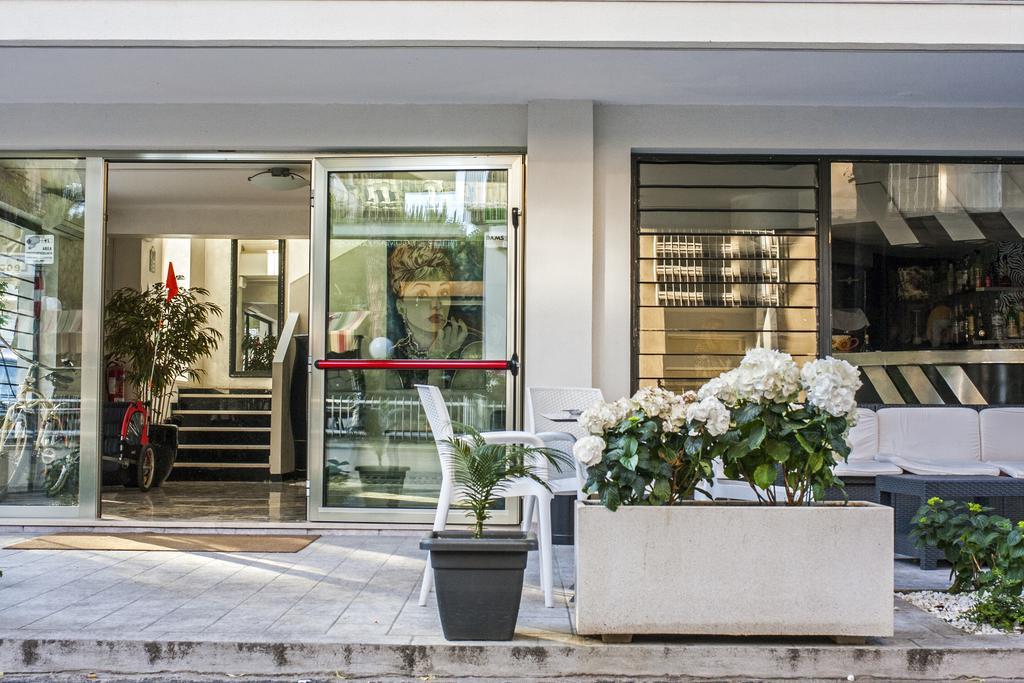 Hotel Hollywood リッチョーネ エクステリア 写真