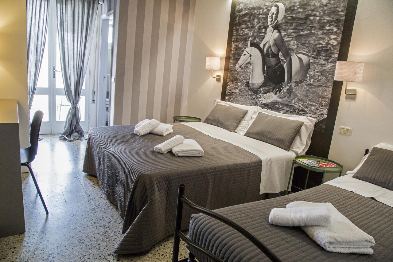 Hotel Hollywood リッチョーネ エクステリア 写真