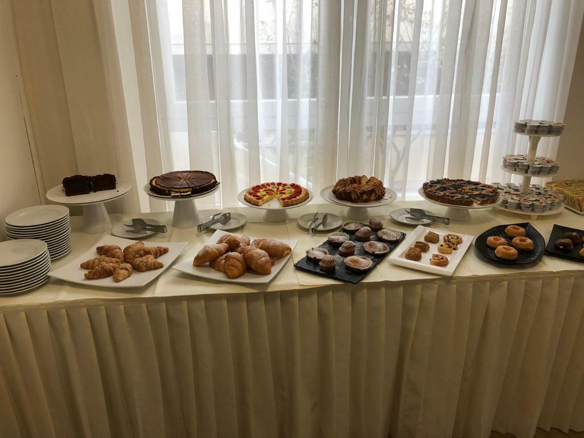 Hotel Hollywood リッチョーネ エクステリア 写真